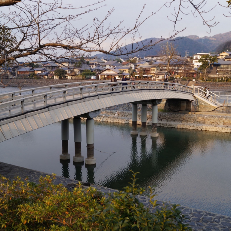Чайная столица, г.Удзи, перестроенный пешеходный мостик; Киото