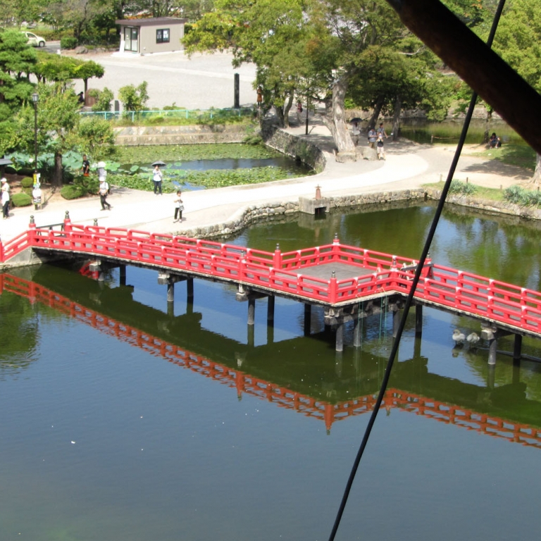 Замок Мацумото, вид на мост через ров; Нагано