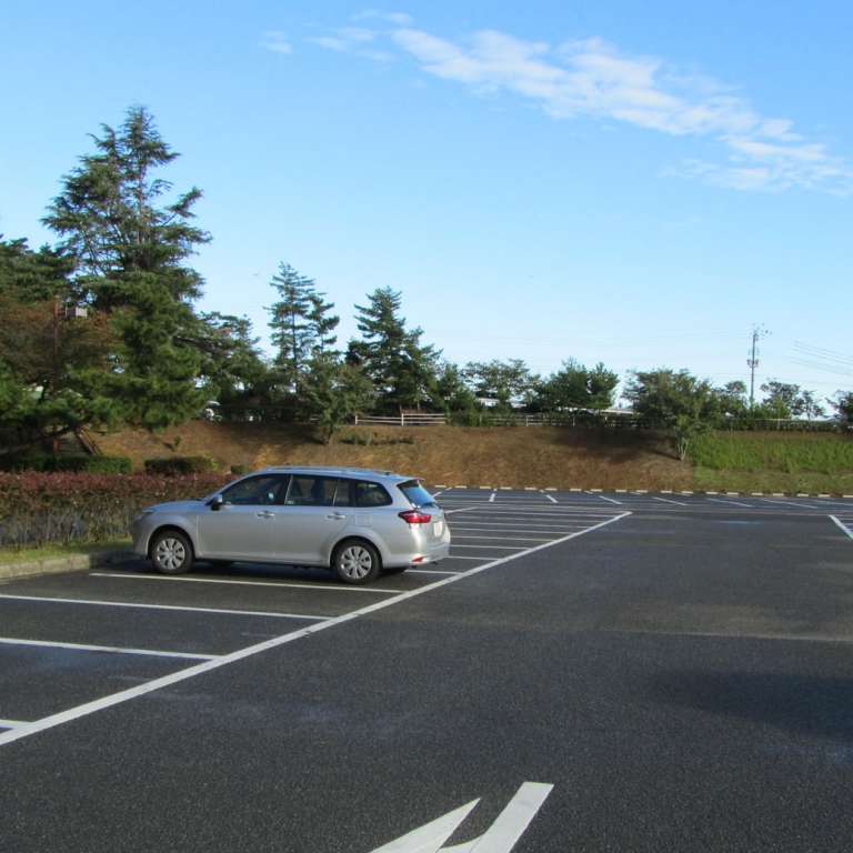 Моя одинокая машина у обзорной зоны крупнейшего моста Сэто Оохаси; Окаяма