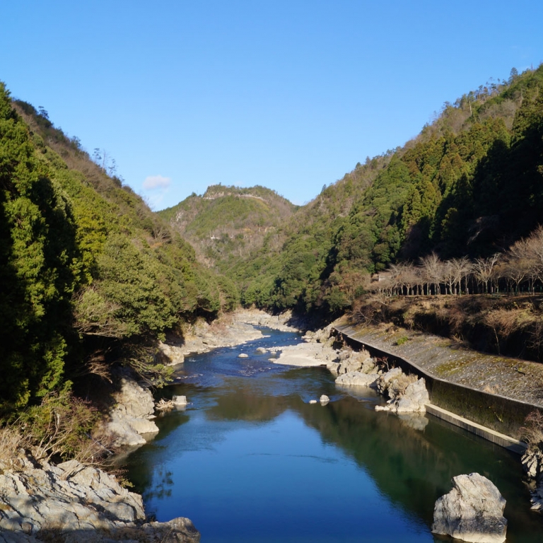 Река КацураГава в районе ущелья ХодзуКё; Киото