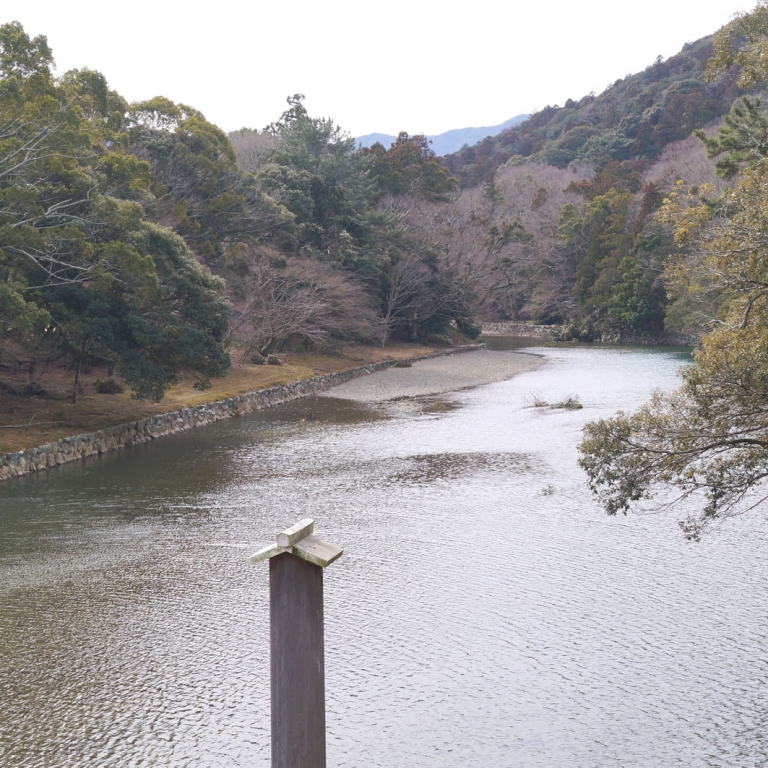 Священная река Исудзу у храма Исэ Дзингу; Миэ