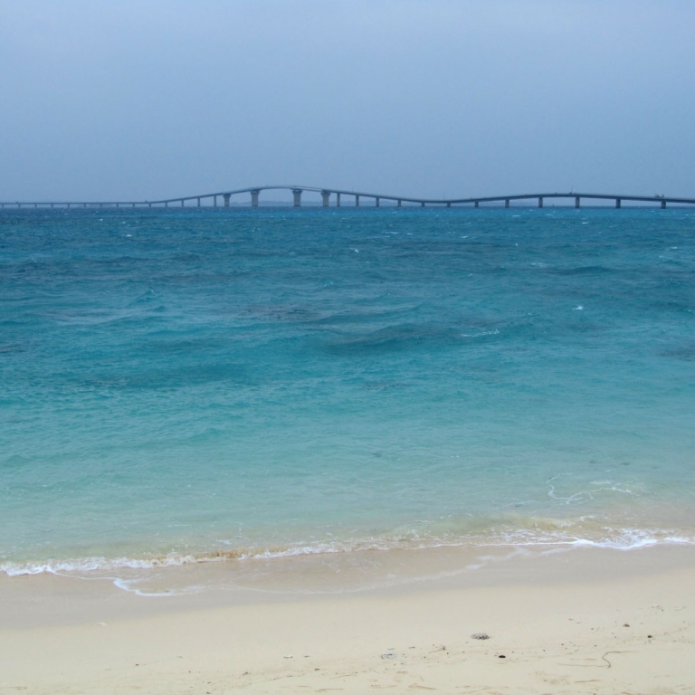 Море на фоне моста на о.Ирабу; Окинава