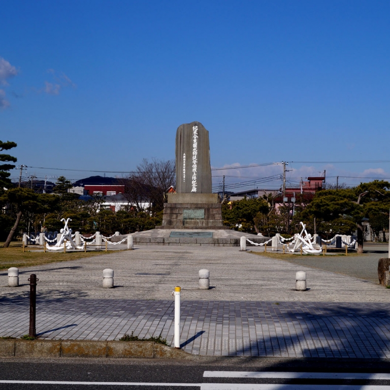 Монумент в честь исторической высадки на японский берег адмирала Перри в Курихама; Канагава