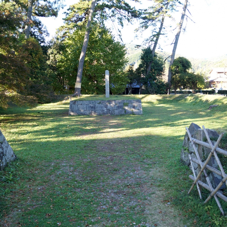Место, где в ходе самой известной в истории феодальной Японии битвы при СэкигаХара складировали головы; Гифу