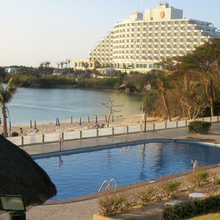 Типичный курортный отель южного острова; Окинава