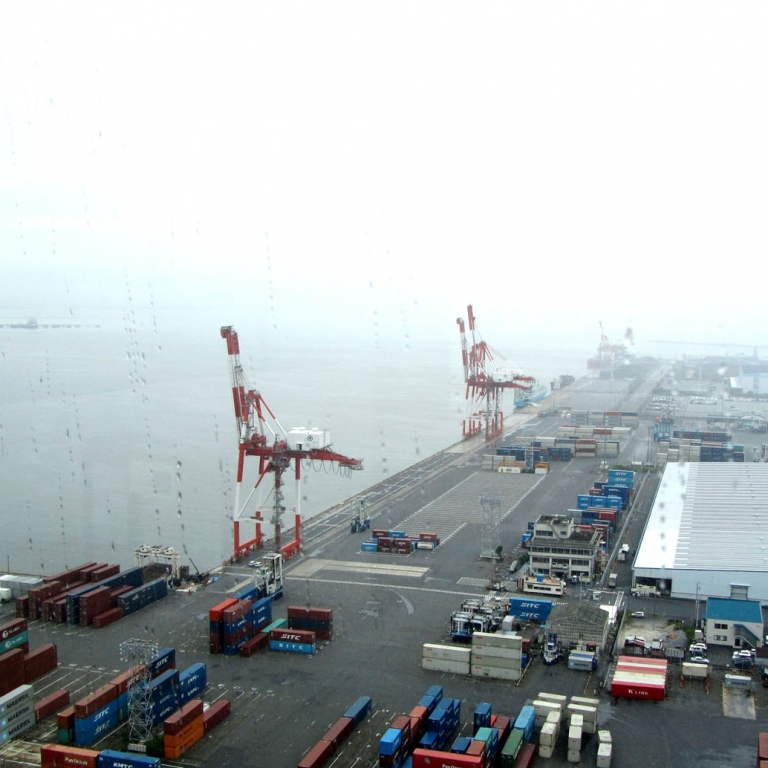 Крупный промышленный порт Йоккаити; Миэ