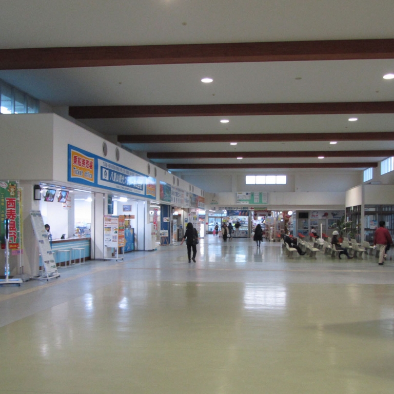 Просторный пассажирский терминал порта ИсигакиДзима; Окинава