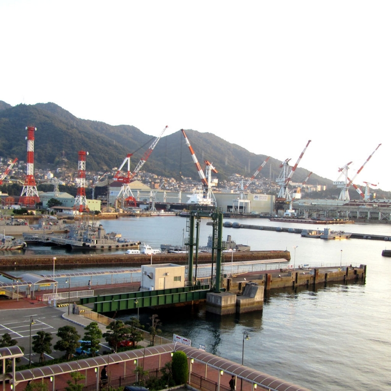 Бывший крупный военный глубоководный порт Курэ; Хиросима