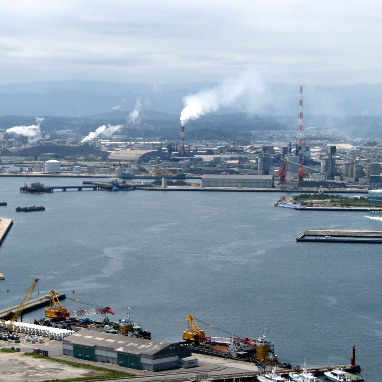 Порт и местный промышленный центр Иваки; Фукусима