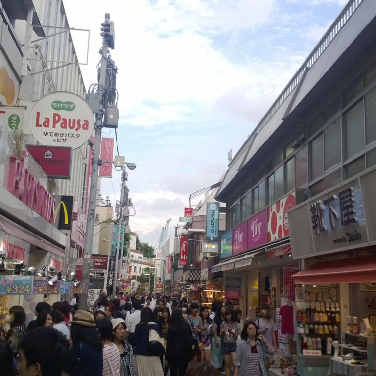 ТакэситаДоори - одна из самых оживленных улиц Японии; Токио
