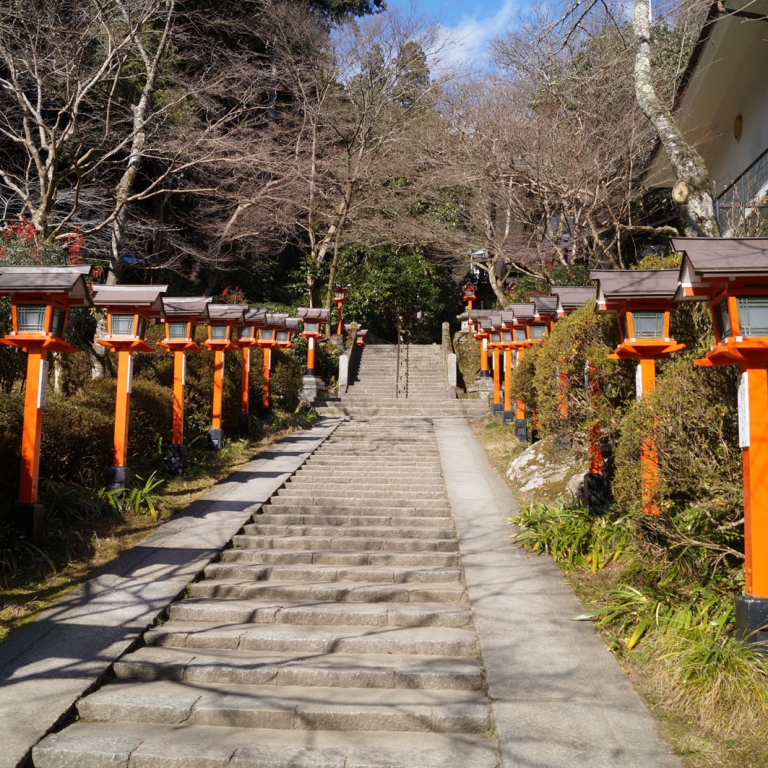 Путь к храму - это почти всегда восхождение вверх, КурамаДэра; Киото