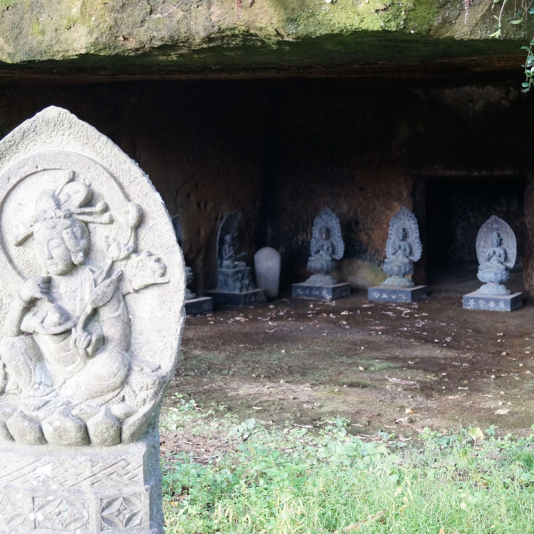Скрытые в скале буддистские фигурки, ЭнцуДзи; Мияги