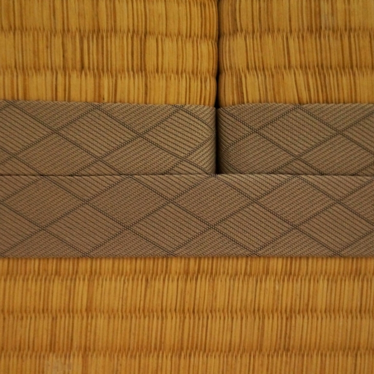 Татами - покрытие из рисовой соломы; Тотиги