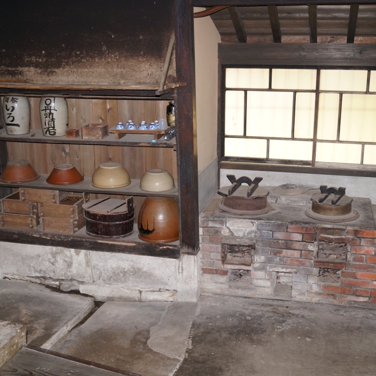 Кухонная утварь в старом японском доме; Исикава