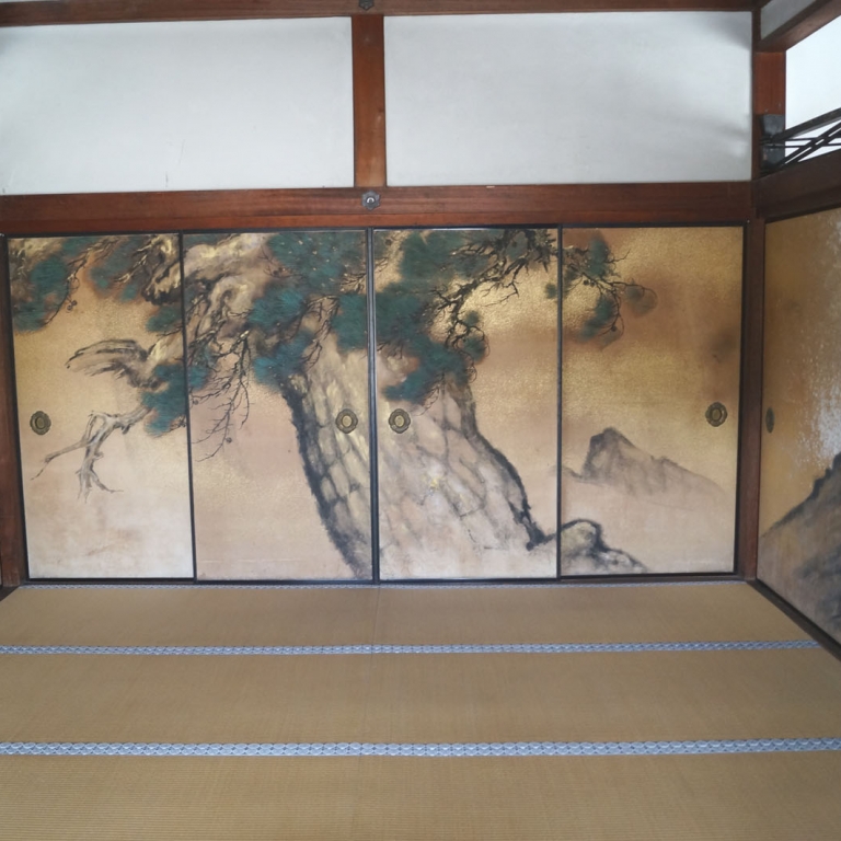 В художественных сюжетах преобладают природные темы; Киото