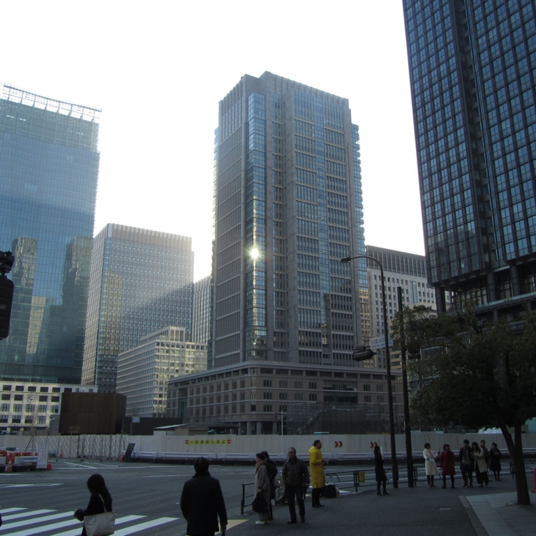 Пустой деловой район в выходной день; Токио