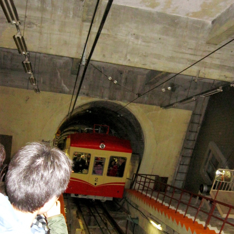 Подъемник в тоннеле, Татэяма; Тояма