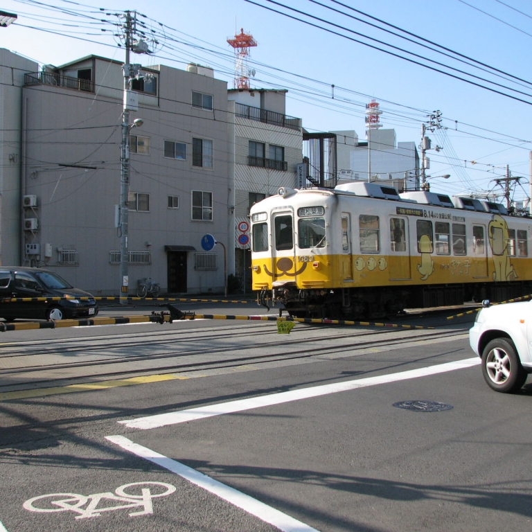 Городской поезд Котодэн в черте г.Такамацу; Кагава