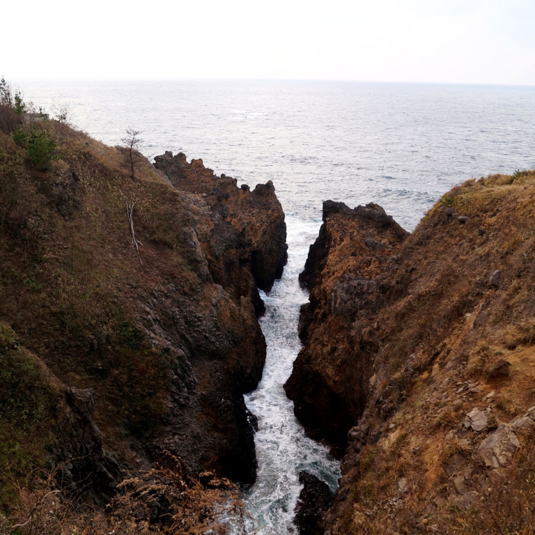 Узкий залив Ёсицунэ ФунаКакуси; Исикава