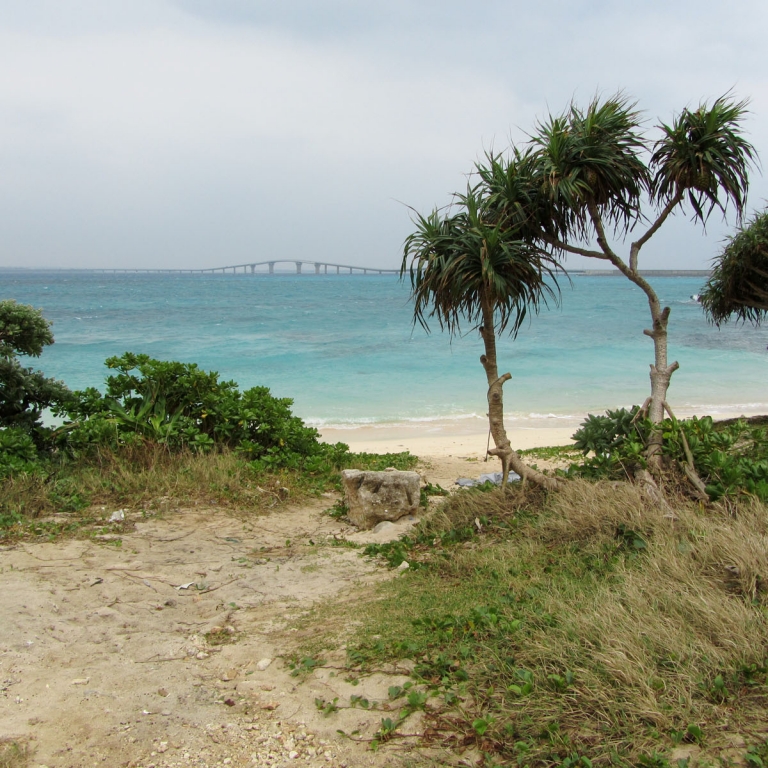 Мост Ирабу со стороны одноименного острова; Окинава