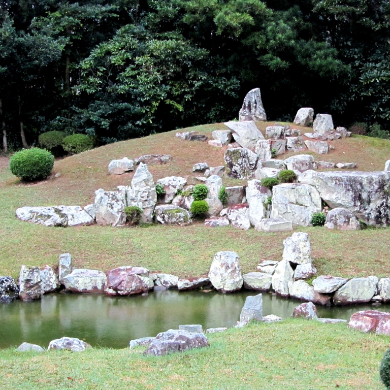 Древний сад, где каждый камень несет определенный смысл по буддизму, в г.Масуда; Симанэ