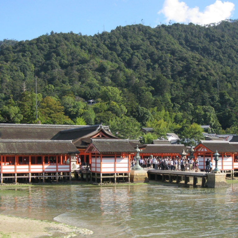 Храм в воде Ицукусима Дзиндзя; Хиросима