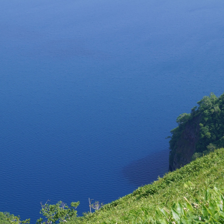 Идеально синяя вода озера Масю; Хоккайдо