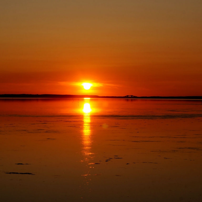 Неповторимый закат на озере Сарома; Хоккайдо