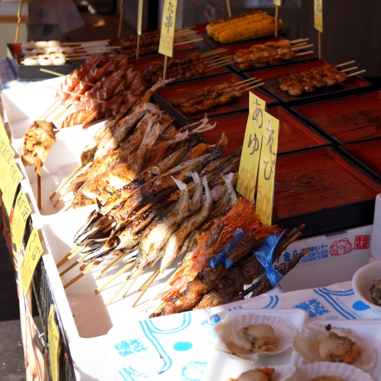 Полуфабрикаты на рыбном рынке в ТэраДомари; Ниигата
