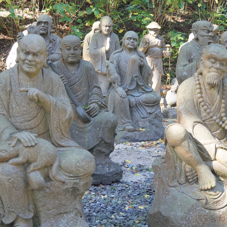Сотни китайских скульптур в храме УмпэнДзи; Кагава