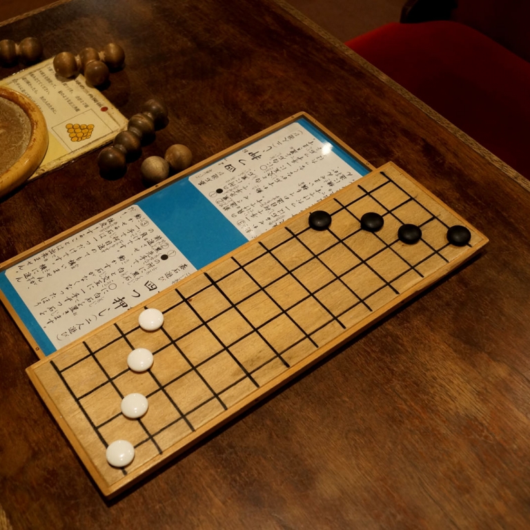 Маджонг - одна из популярных настольных игр; Токио