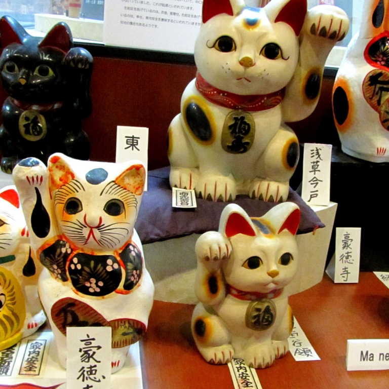 Кошки МанэкиНэко, приносящие счастье и достаток; Ниигата