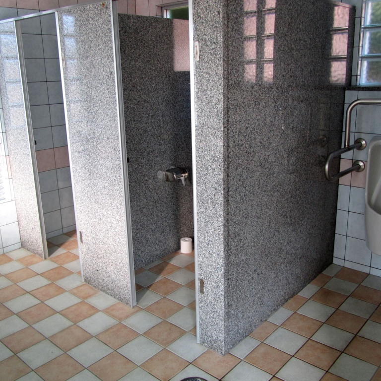 Чистые туалеты (с запасом туалетной бумаги) в любой глуши - незаменимая часть японской культуры; Окинава